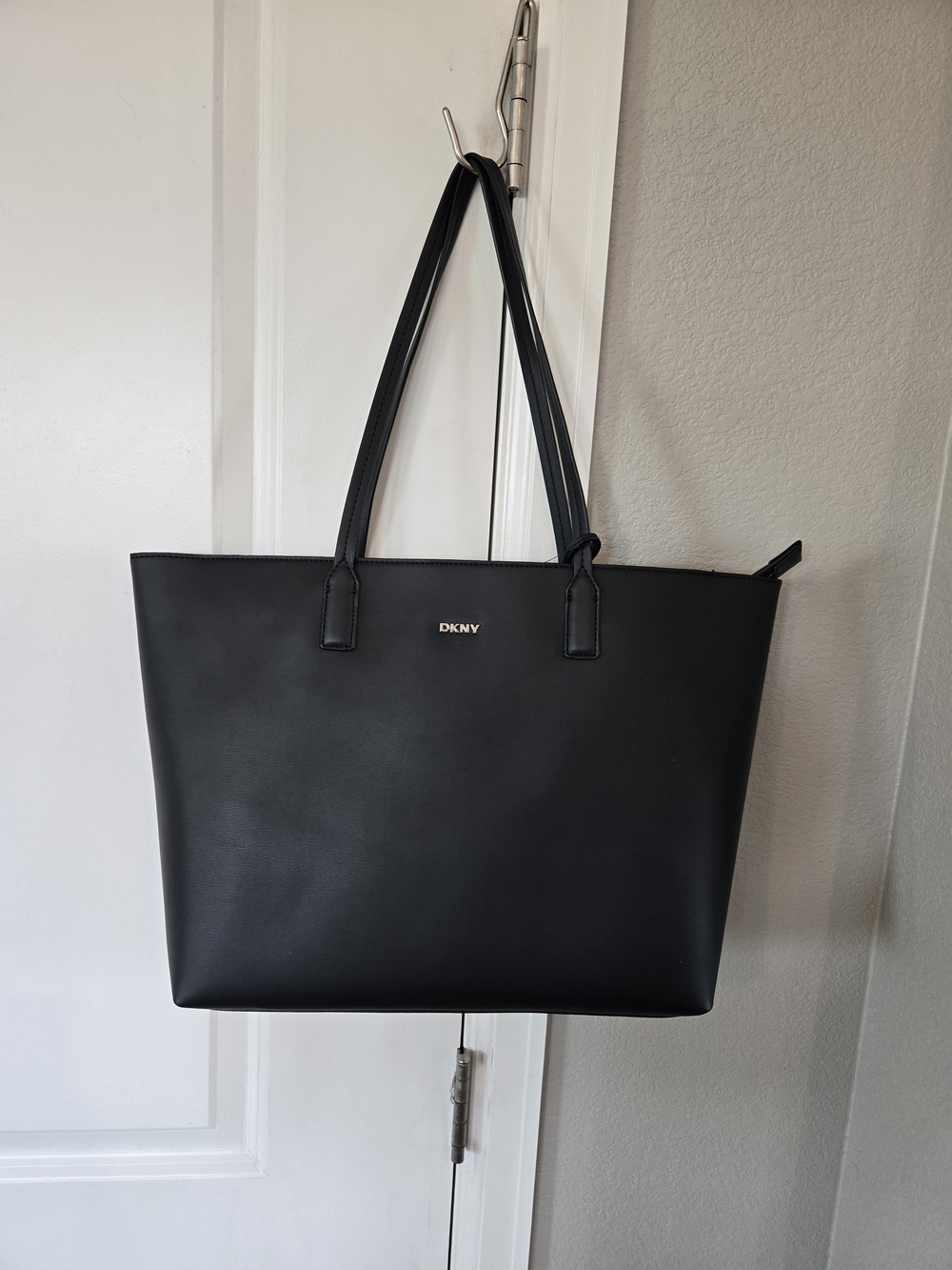 DKNY Black Smooth Leather Shopper Tote